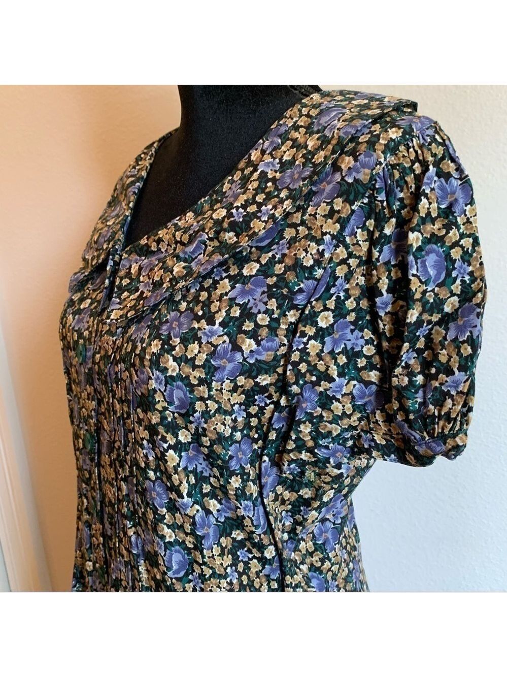 ERIKA Vintage Dark Floral Collared Puff Sleeve Dress - Picture 11 of 13